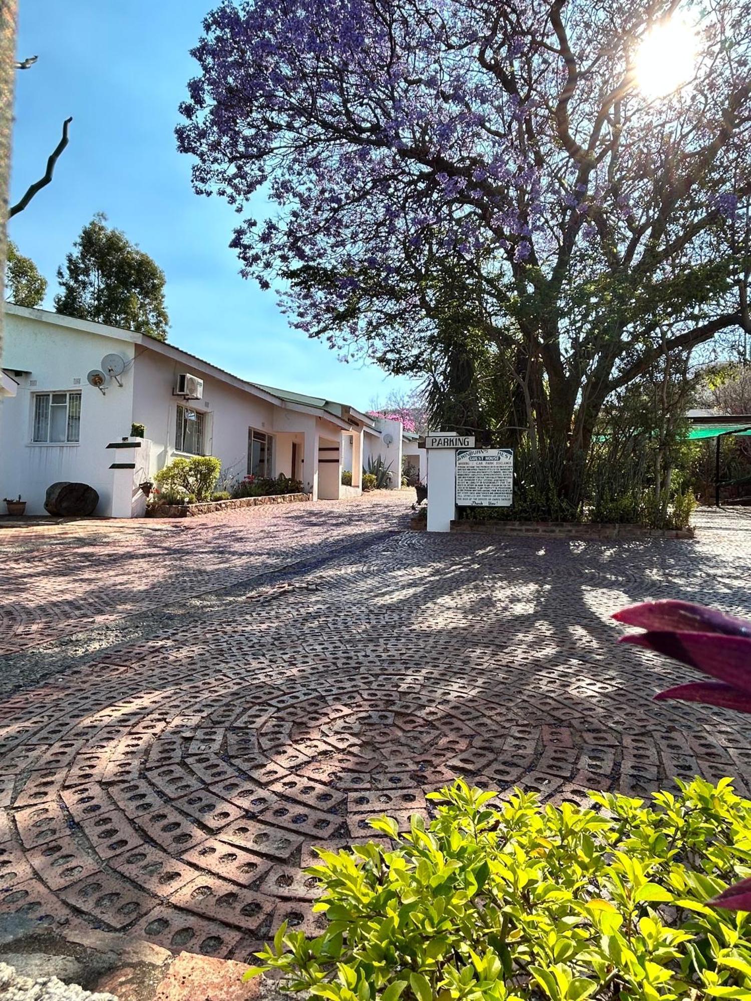 Swinburn'S Rest Aparthotel Lobatse Exterior photo